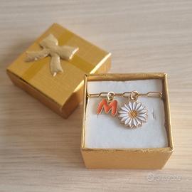 Bracciale personalizzabile con lettera M e fiore