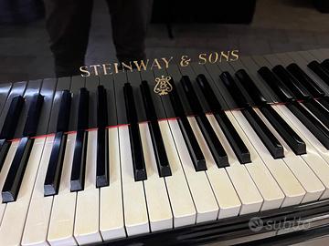 Pianoforte STEINWAY&SONS  mezza coda classico