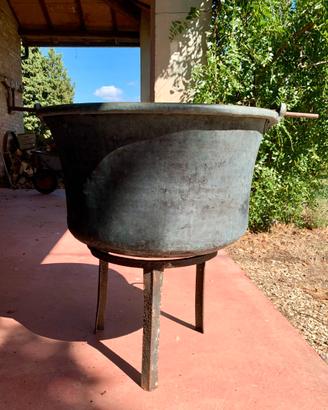 Calderone antico in rame con treppiede  75 cm