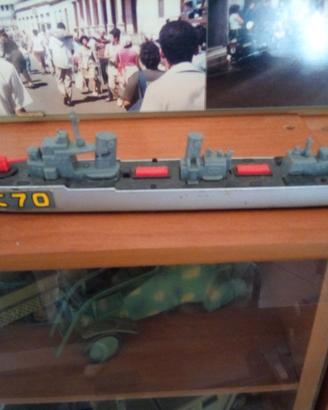 giocattolo anni 70 nave da guerra
