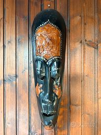 Grande maschera etnica in legno intagliata a mano