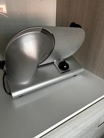Affettatrice elettrica casalinga in acciaio inox