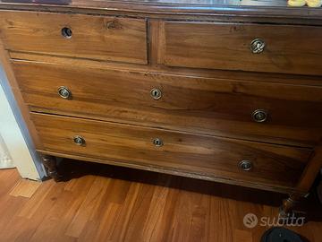Comò antico del '900 in legno massiccio