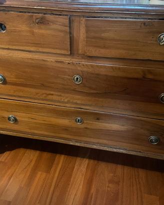 Comò antico del '900 in legno massiccio