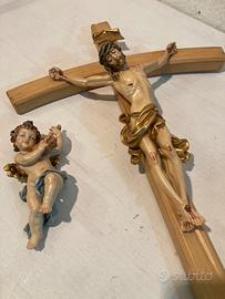 Vecchio Crocifisso in legno e Angelo
