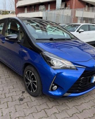 TOYOTA Yaris 1.5 Hybrid 5 porte Business