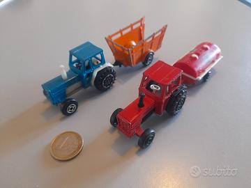 2 Trattori con trailer modellini Majorette