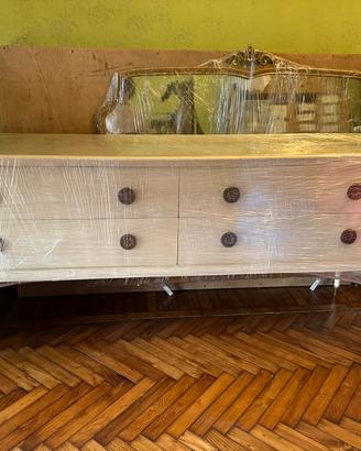 Credenza con cassetti e specchio dorato