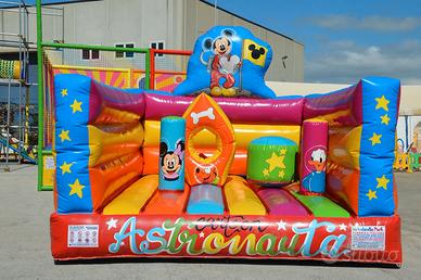 Saltarello Gonfiabile per Bambini con Ostacoli