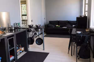 Sanità- Appartamento locato con terrazzo