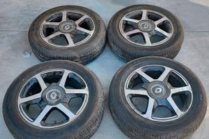 Cerchi in lega Renault con gomme da 15