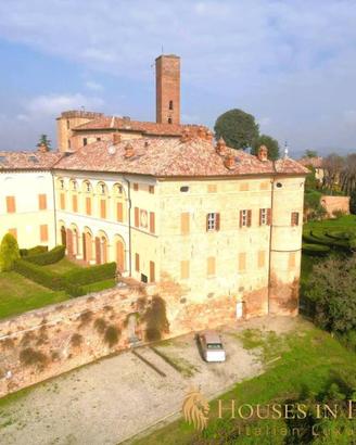 Rustico / Casale di 250 m² con più di 5 locali a M