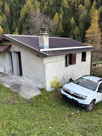 Cascina di montagna a Breno