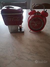 salvadanaio e orologio sveglia 