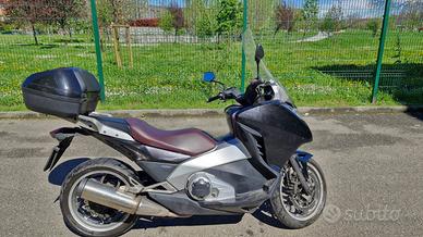 Moto Honda Integra 700