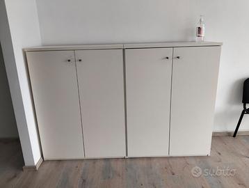 mobile d'ufficio e possibili n. 5 sedie