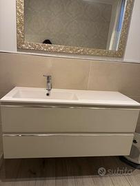 Mobiletto con lavabo bagno beige