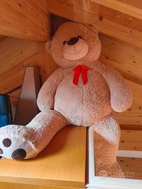 Orso peluches di due metri