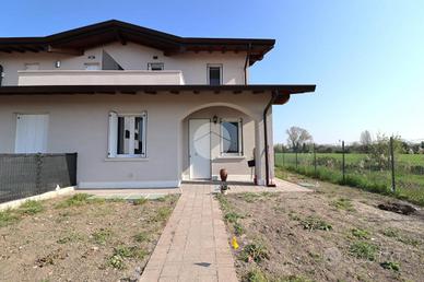 VILLA A SCHIERA A CASTELBELFORTE