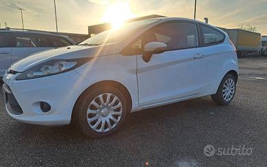 Ford Fiesta 1.4 TDCi 68CV 3 porte Titanium