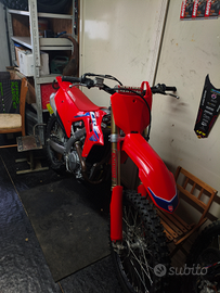 CRF 250r 2024 red moto