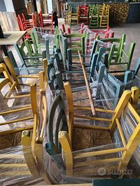 Sedie pizzeria legno massello stock ristorante