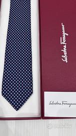 Cravatta Salvatore Ferragamo pari al NUOVO