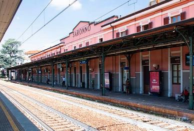 Ampia camera privata con balcone - SARONNO FS