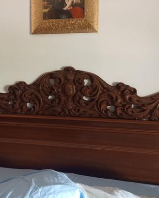 Testiera antica in legno di noce
