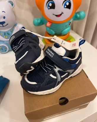 Scarpe nuove con cartellino