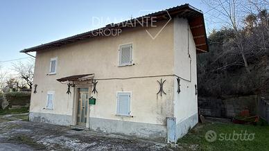 Casa indipendente con annesso e terreno