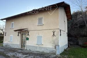 Casa indipendente con annesso e terreno