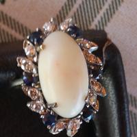 Anello con corallo rosa