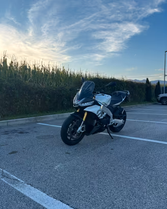 Aprilia tuono 1100 v4