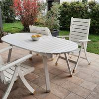 Tavole e sedie da giardino