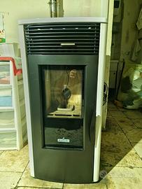 Stufa a pellet Ravelli 