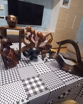 Lotto statuine e porta oggetti vari etnici  
