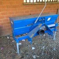 Spandiconcime lineare