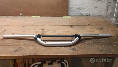 Manubrio moto con traversino 28/22