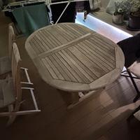 tavolo in legno con 4 sedie