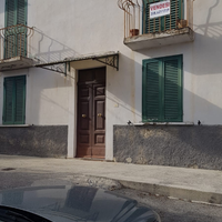 Villetta in paese con terreni agricoli