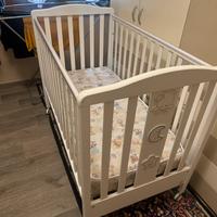 Lettino per bambini con sponda abbassabile