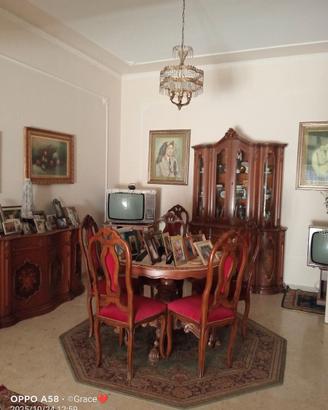 Sala da pranzo completa