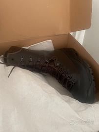 Anfibi e zaino militare