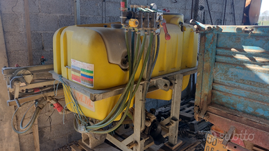 Botte atomizzatore diserbo agricoltura