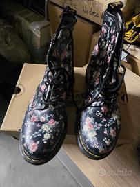 anfibi Dr. Martens 1460 con  stampa floreale multi
