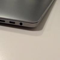 Mac book pro 15’’con touch bar 1 tb ssd radeon pro