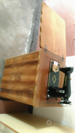 Macchina da cucire con mobile