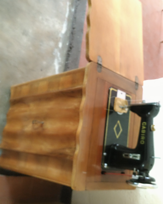 Macchina da cucire con mobile