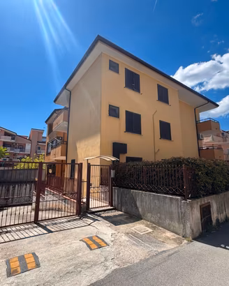 Appartamento con box e ampi balconi-vitulazio